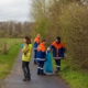 Mini- und Jugendfeuerwehr beim Aufräumen