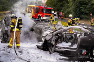 Feuerwehr Kahl bei Verkehrsunfall mehreren PKW