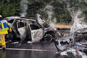 Feuerwehr Kahl bei Verkehrsunfall mehreren PKW