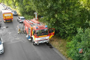 Feuerwehr löscht einen kleinen Flächenbrand
