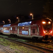 Der betroffene Zug steht im Bahnhof am Beinsteig 3